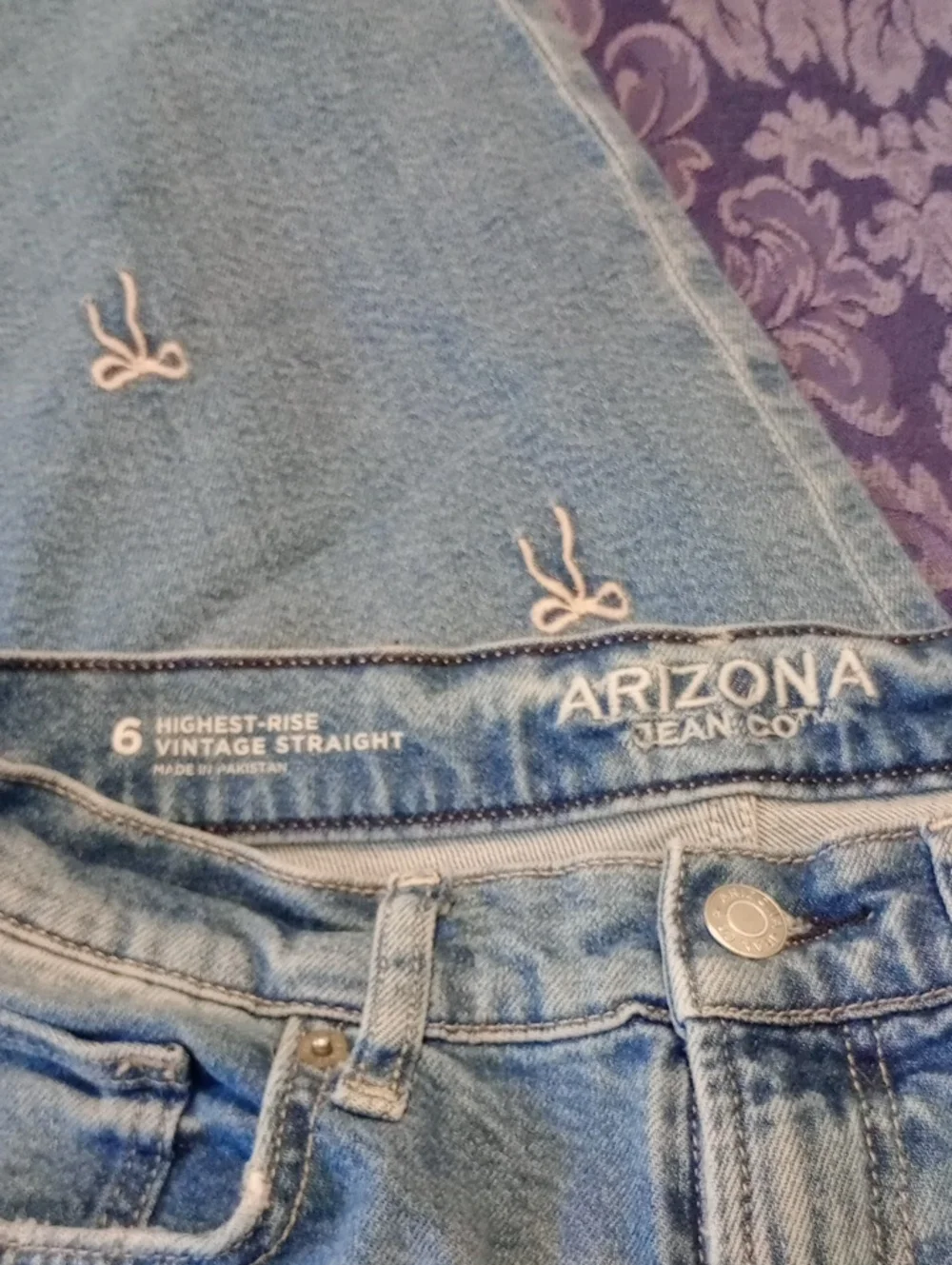 Light Wash Embroidered Bow Women’s Jeans